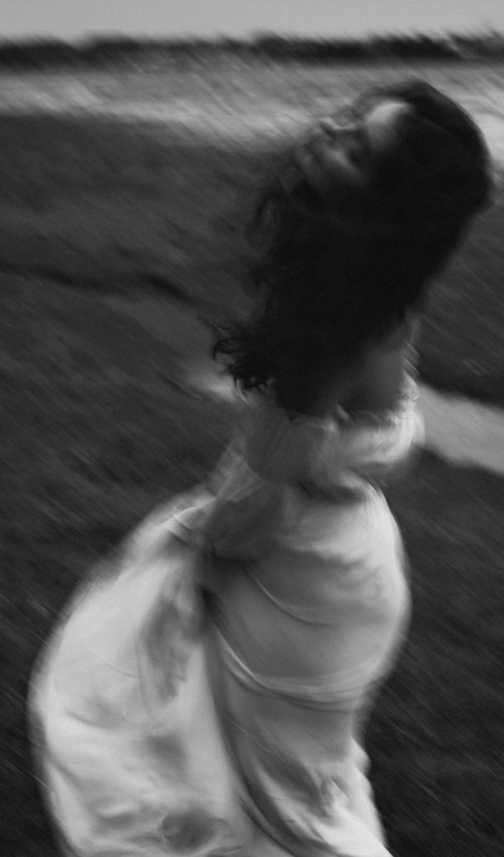 Mulher em movimento — descaótico
